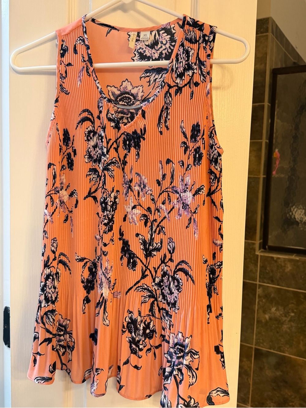 Sleeveless Coral Floral Pleated Tank Top